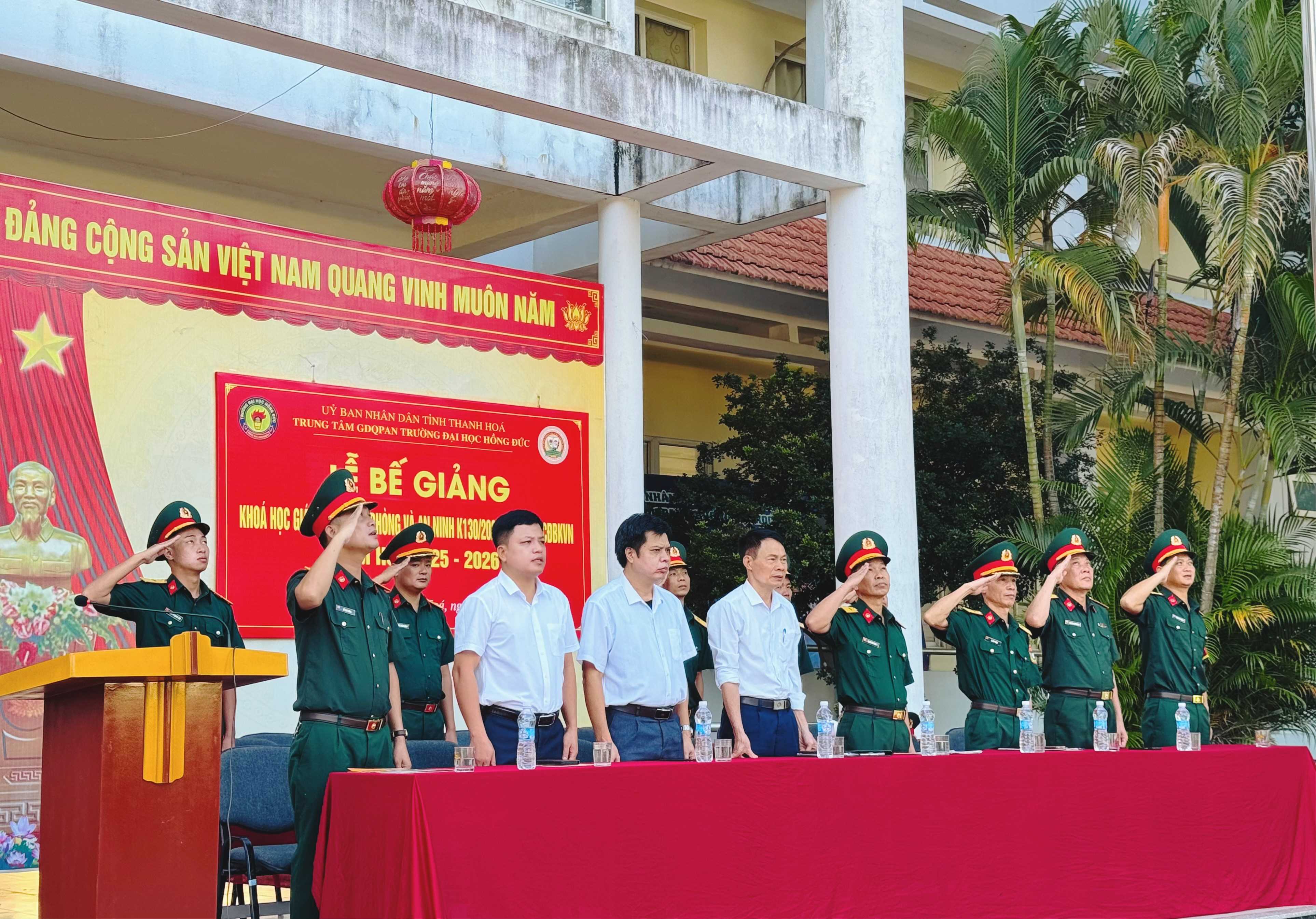 Lễ Bế giảng khoá học GDQPAN K130/2025/CĐCNTH-CĐBKVN năm học 2025-2026